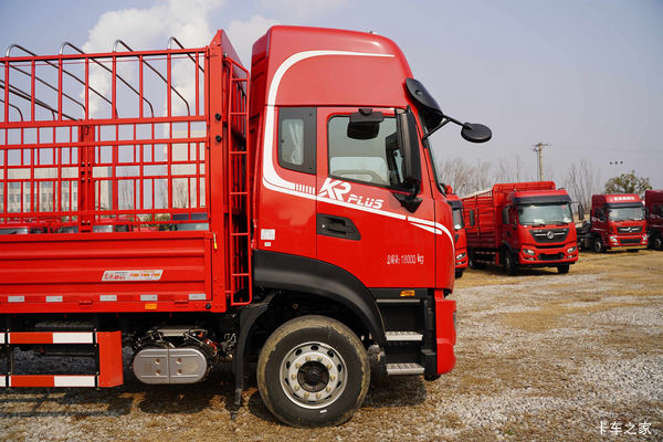 东风商用车 天锦KR PLUS 290马力 4X2 6.8米仓栅式载货车(国六)(DFH5180CCYEX7)