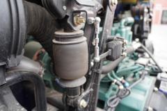 青岛解放 JK6中卡 260马力 4X2 6.8米仓栅式载货车(国六)(CA5180CCYP28K2L2E6A80)
