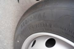 青岛解放 JK6中卡 260马力 4X2 6.8米仓栅式载货车(国六)(CA5180CCYP28K2L2E6A80)