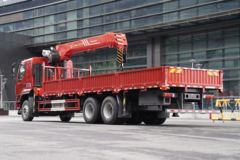 东风柳汽 乘龙H5 300马力 6X4 8.15米随车起重运输车(三一帕尔菲格)(SYP5250JSQLQ6)