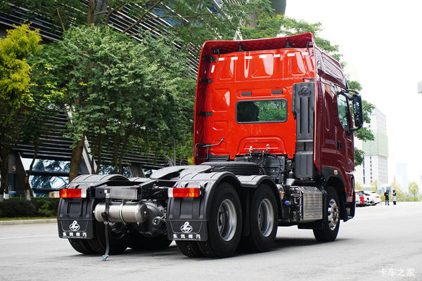 乘龙H7公寓房车：有车又有房，舒适在路上