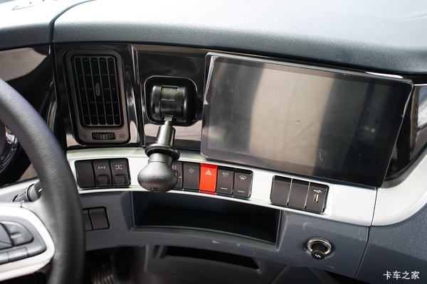 乘龙H7 500马力 8X4 9.47米AMT自动档直降6万!