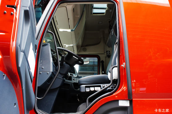 乘龙H7前四后八460马力载货车让利促销中