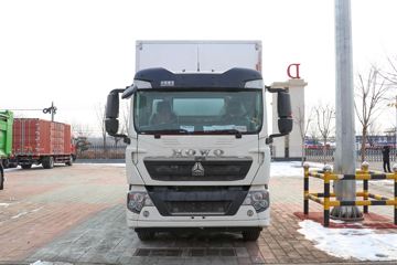 中国重汽 HOWO TX 290马力 4X2 8.2米AMT自动挡冷藏车(国六)
