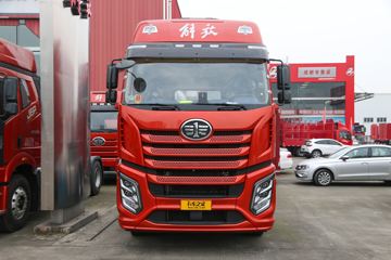 一汽解放 J6V重卡 领航版 560马力 6X4 牵引车(速比4.1)(CA4250P66K25T1E6)