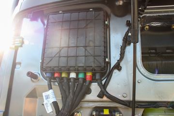 ���� ŷ������ ��Խ�� 580���� 6X4 AMT�Զ���ǣ����(����)(BJ4259Y6DHL-12)ͼƬ