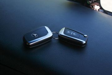 ���� ŷ������ ��Խ�� 580���� 6X4 AMT�Զ���ǣ����(����)(BJ4259Y6DHL-12)ͼƬ