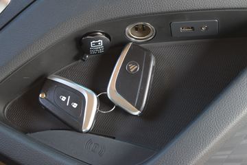 ���� ŷ������ ��Խ�� 580���� 6X4 AMT�Զ���ǣ����(����)(BJ4259Y6DHL-12)ͼƬ