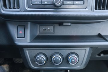 ���� X6 ��׼�� 1.6L 122���� ���� 3.4�׵�������΢��(����)ͼƬ