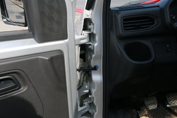 ���� X6 ��׼�� 1.6L 122���� ���� 3.4�׵�������΢��(����)ͼƬ