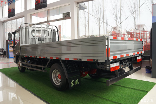 东风多利卡D6-N玉柴140平板载货汽车