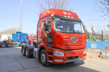 一汽解放 新J6P重卡 质惠版 460马力 6X4 AMT自动挡危险品牵引车(带液缓)(CA4250P66K25T1E6Z)