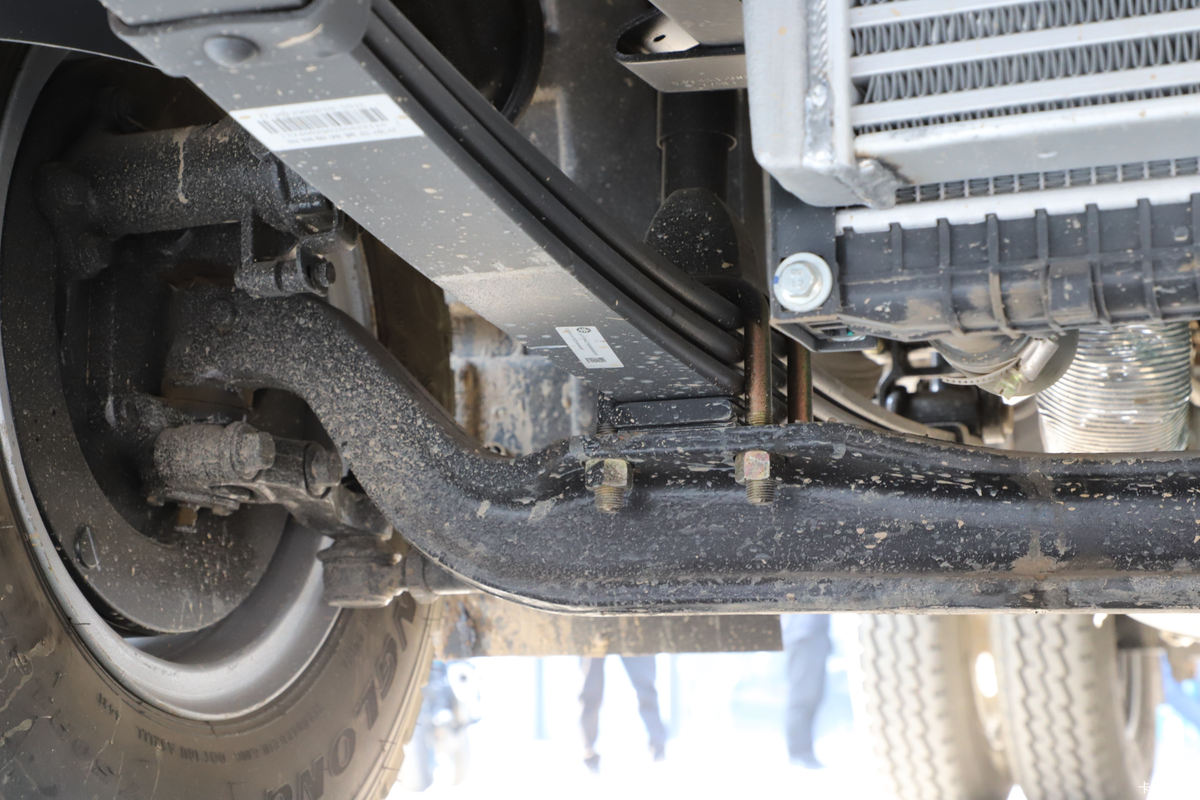 领途载货车底盘图片