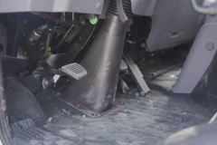 福田 时代领航ES5 金牛王 200马力 4X2 6.2米排半栏板载货车(国六)(BJ1184VKPFG-02)