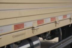 福田 时代领航ES5 金牛王 200马力 4X2 6.2米排半栏板载货车(国六)(BJ1184VKPFG-02)