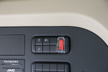 ���� ��ԽQ7�ؿ� 520���� 6X4 AMT�Զ���ǣ����(����)ͼƬ