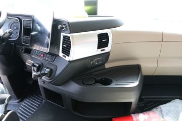 ���� ��ԽQ7�ؿ� 520���� 6X4 AMT�Զ���ǣ����(����)ͼƬ