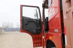 青岛解放 JH6重卡 320马力 6X2 7.7米仓栅式载货车(CA5250CCYP26K2L5T3E6A80)