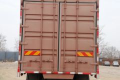 青岛解放 JH6重卡 320马力 6X2 7.7米仓栅式载货车(CA5250CCYP26K2L5T3E6A80)