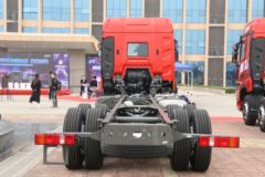 中国重汽 HOWO MAX 510马力 8X4 9.55米厢式载货车(国六)(ZZ5317XXYV446KF1)