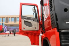 中国重汽 HOWO MAX 510马力 8X4 9.55米厢式载货车(国六)(ZZ5317XXYV446KF1)