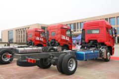中国重汽 豪沃N5W中卡 270马力 4X2 6.75米栏板载货车(国六)(ZZ1187K511JF1)