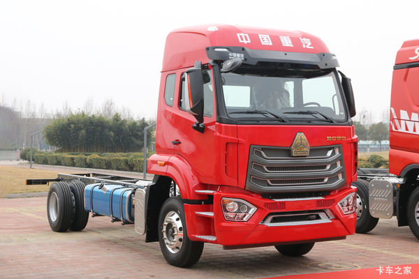 中国重汽 豪沃NX中卡 250马力 4X2 6.2米栏板载货车(ZZ1167K511JF1B)