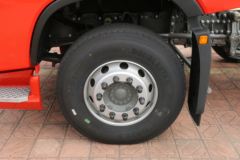 中国重汽 HOWO MAX 510马力 8X4 9.55米厢式载货车(国六)(ZZ5317XXYV446KF1)