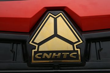 �й����� HOWO MAX 490���� 8X4 9.6��AMT�Զ����Ű��դʽ�ػ���(����)ͼƬ