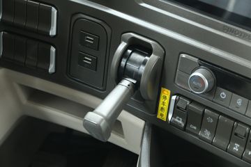 �й����� HOWO MAX 490���� 8X4 9.6��AMT�Զ����Ű��դʽ�ػ���(����)ͼƬ