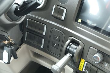 �й����� HOWO MAX 490���� 8X4 9.6��AMT�Զ����Ű��դʽ�ػ���(����)ͼƬ