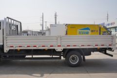 福田 时代领航ES5 190马力 4X2 5.4米排半栏板轻卡(8档)(BJ1104VEPFD-02)