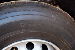 中国重汽 HOWO TH7重卡 540马力 8X4 9.5米AMT自动挡厢式载货车(国六)(ZZ5317XXYV466HF1B)