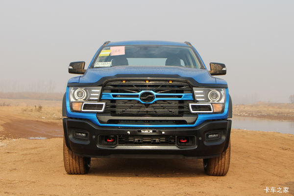 中兴 威狮1949 2025款 商乘版 领航型 2.3T柴油 163马力 手动四驱 大双排皮卡