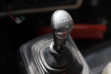 �й�����HOWO ͳ˧ 156���� 4X2 4.1����س�ͼƬ