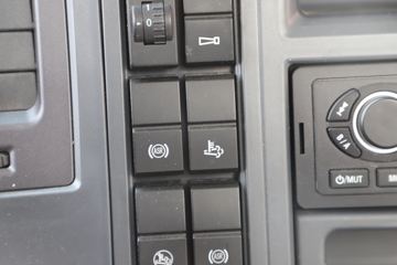 �й�����HOWO ͳ˧ 156���� 4X2 4.1����س�ͼƬ