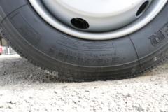解放 领途 180马力 5.8米排半栏板载货车