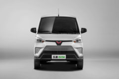 新到五菱面包车，到店购买可享受优惠，还有大礼包赠送