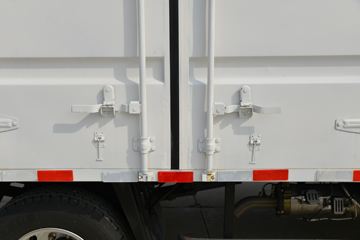 һ������ ��Ź�ʨ 150���� 4.2�׵�����ʽ�ῨͼƬ