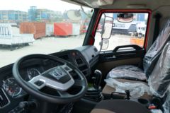 一汽解放 麟VH2.0 220马力 4X2 6.7米仓栅式载货车(国六)(CA5180CCYPK15L2E6A80)