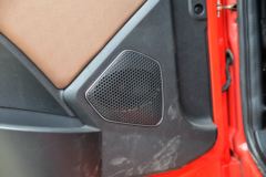 一汽解放 麟VH2.0 220马力 4X2 6.7米仓栅式载货车(国六)(CA5180CCYPK15L2E6A80)