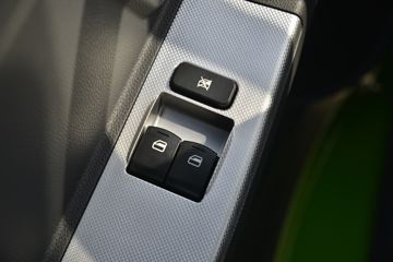 ���� ����R6 180���� 4��2 3.9����ж��(����)ͼƬ