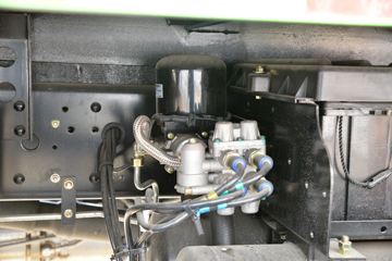 ���� ����R6 180���� 4��2 3.9����ж��(����)ͼƬ