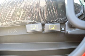 东风 多利卡D9K 260马力 4X2 6.8米厢式载货车(国六)(EQ5181XXYL9CDGAC)驾驶室图片