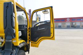 多利卡D8&nbsp;载货车驾驶室                                               图片