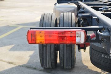 ���� ������D9K 260���� 4X2 6.8����ʽ�ػ���(����)(EQ5181XXYL9CDGAC)ͼƬ