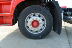 东风 多利卡D9K 260马力 4X2 6.8米厢式载货车(国六)(EQ5181XXYL9CDGAC)