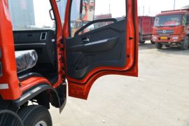 多利卡D6&nbsp;冷藏车驾驶室图片