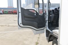 东风 凯普特星云K6-L 标准版 160马力 4X2 4.17米冷藏车(国六)(4.33速比)(EQ5041XLC8CD2AC)