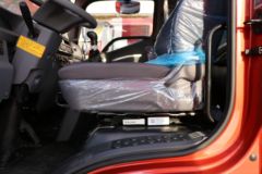 福田 时代领航ES5 金牛王 200马力 4X2 6.8米排半栏板载货车(国六)(BJ1184VKPFG-02)